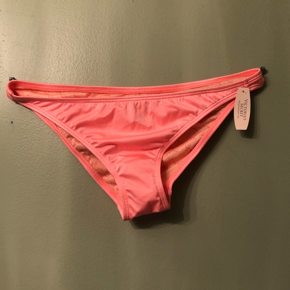 Coral VS bikini bottoms!!